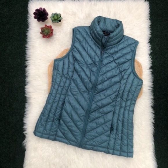 32 Degree Heat Vest - Picture 6 of 14